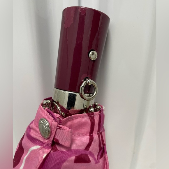 RETIRED PRE-OWNED COACH LOGO SIGNATURE PINK UMBRELLA - Picture 9 of 11